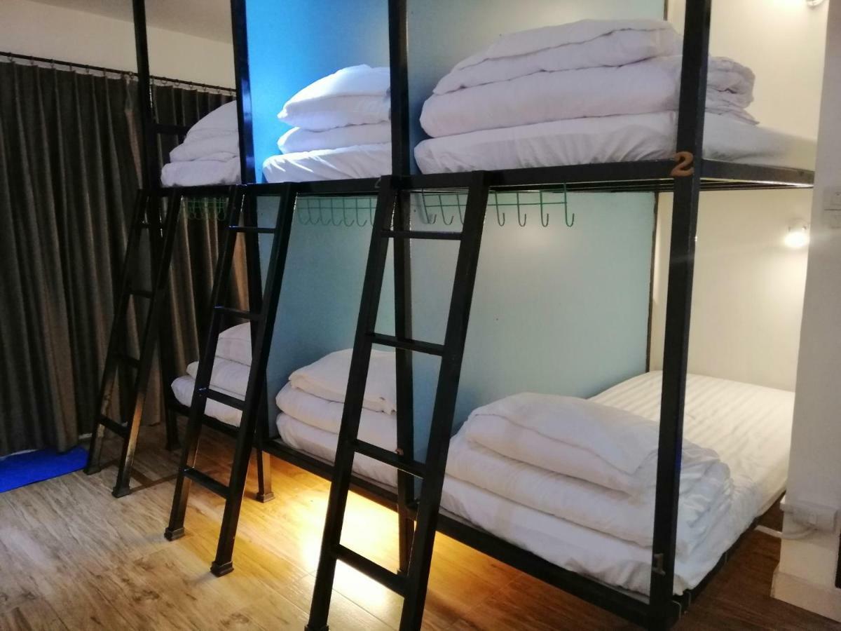 Beebedz Hostel Bangkok Exterior photo